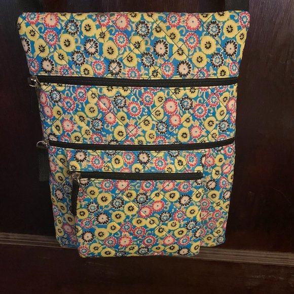 NWOT Floral Quilted Crossbody Bag - Picture 2 of 6
